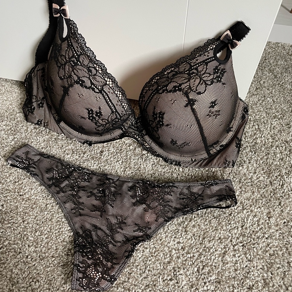 Parisa Push-up Bra and VS G-string Panties